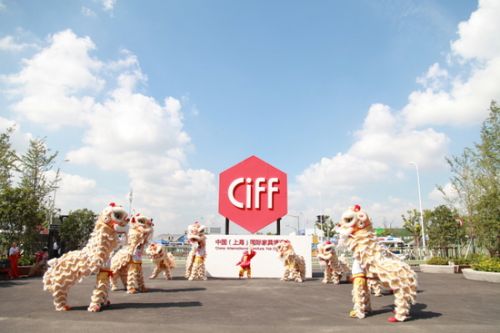 ��38���Ϻ����Ҳ���(hu��)̽�أ���չ���Ё�(l��i)�����^����ȥ