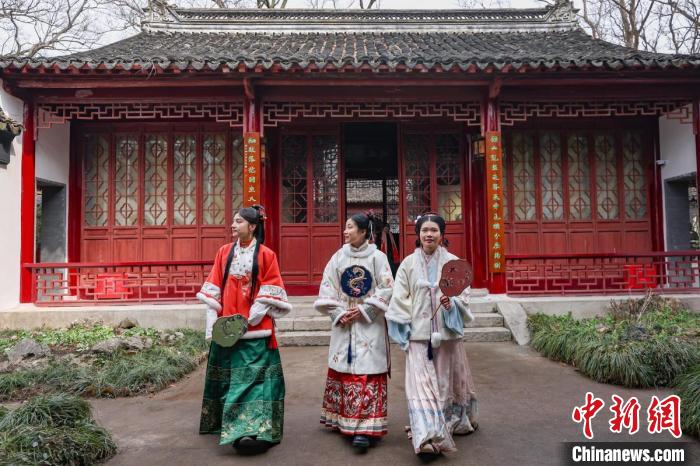 �Ͼ��ɽ�ČW(xu��)�^�_�^��&ldquo;�����ČW(xu��)֮��&rdquo;�����Ļ���Ƭ