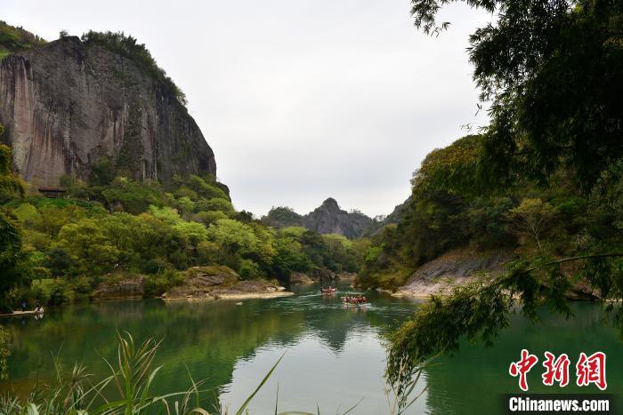 3��21�գ���Ҫ����λ�ڸ���ʡ��ƽ�е�����ɽ��(gu��)�ҹ��@�MĿ�n����Ϫ��������չʾ�����c��Ȼ���C���������î�(hu��)���������¾W(w��ng)ӛ�� ���� �z