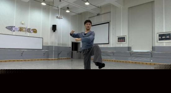 �D�������չʾ�ػ��������Խ�ɫ�������� �z